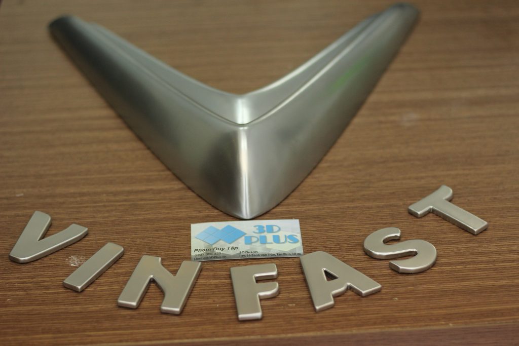 Logo & Xe Vinfast, CÚP Bạc hình xe hơi Vinfast, in 3D kỷ niệm chương oto. Làm mẫu trưng bày triển lãm thương hiệu