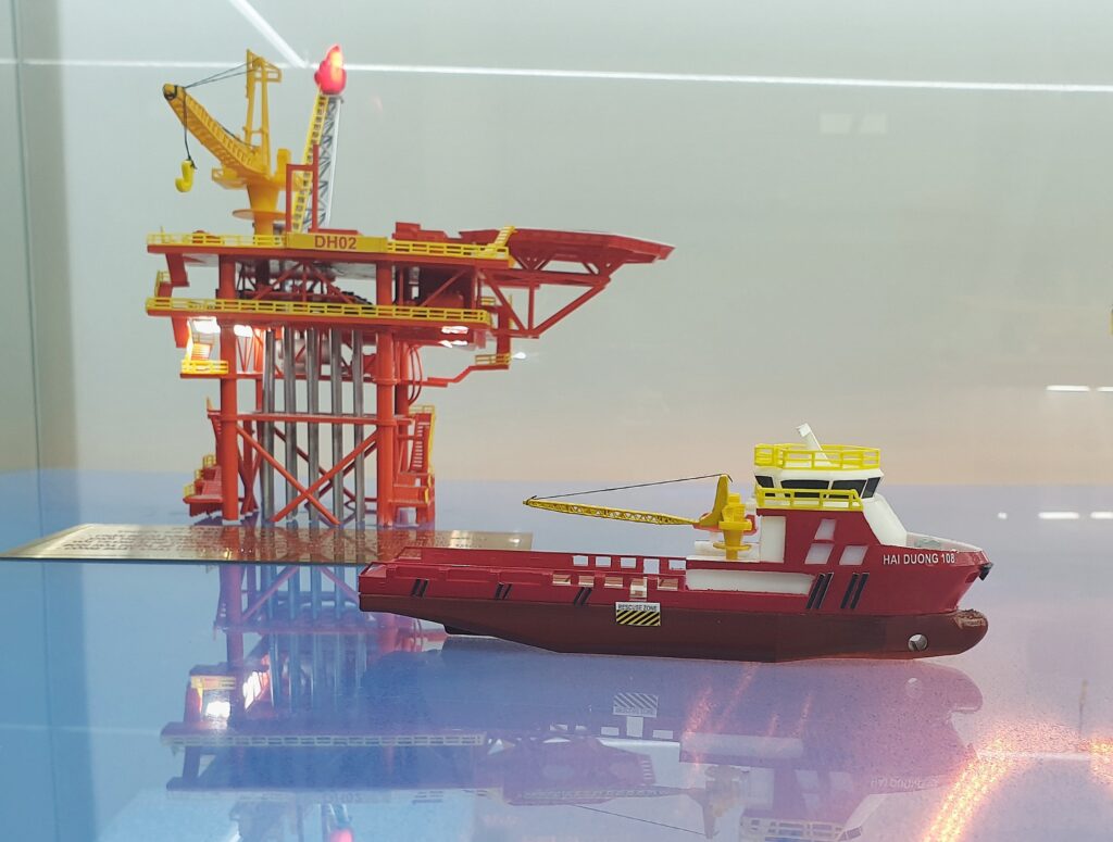 Sa bàn mỏ dầu khí Đại Hùng, Mô hình 3D giàn khoan dầu khí ngoài khơi, giàn khoan dầu 3D mỏ ĐẠI HÙNG